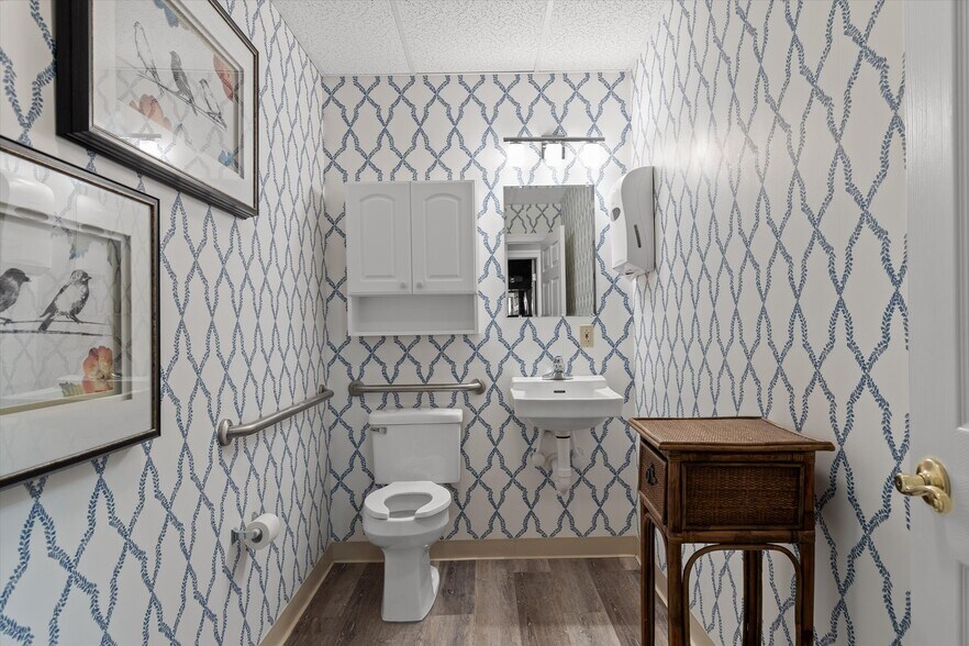 More Photos Of 6166 Shallowford Rd, Chattanooga Medical For Sale