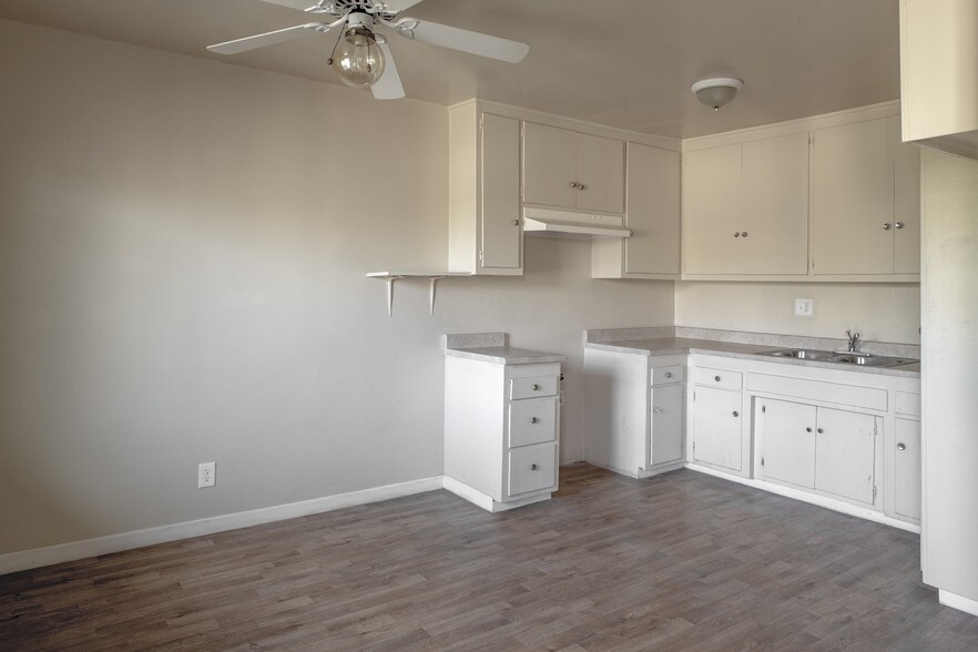 More Photos Of 14420-14432 Valerio St, Van Nuys Apartments For Sale