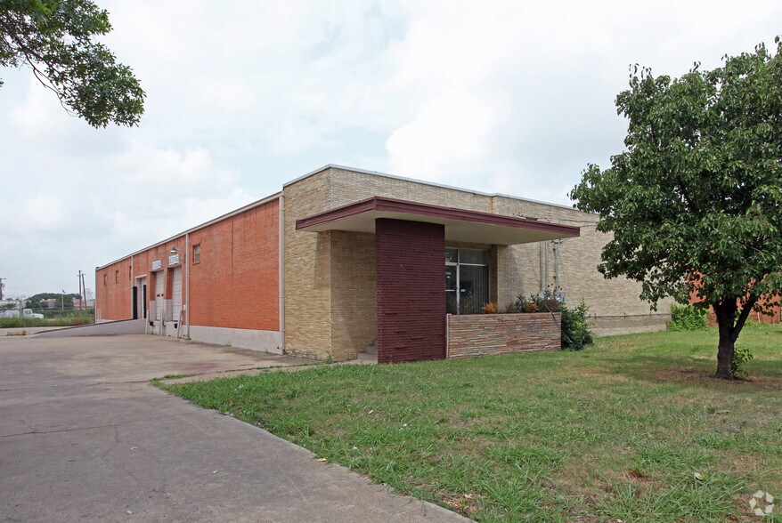 More Photos Of 9001-9005 Sovereign Row, Dallas Distribution For Lease