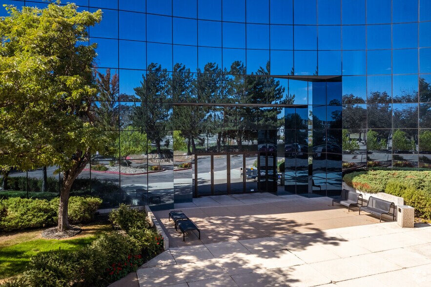 More Photos Of 1330 Inverness Dr, Colorado Springs Office For Lease