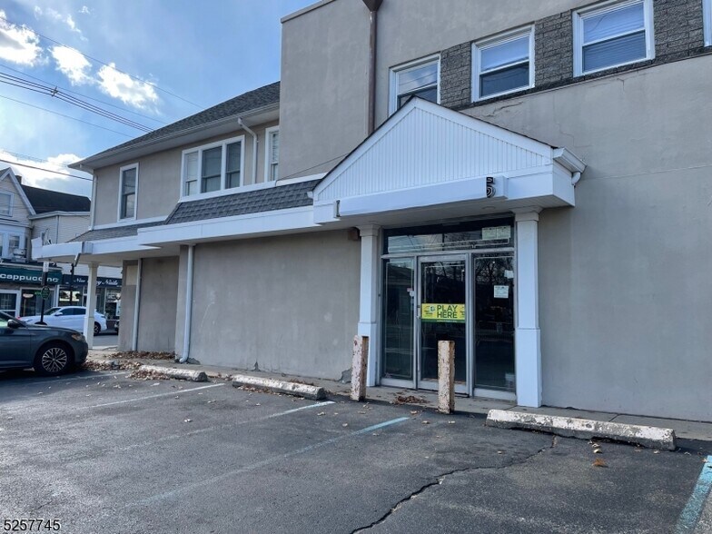 More Photos Of 207 Diamond Bridge Ave, Hawthorne General Retail For Sale