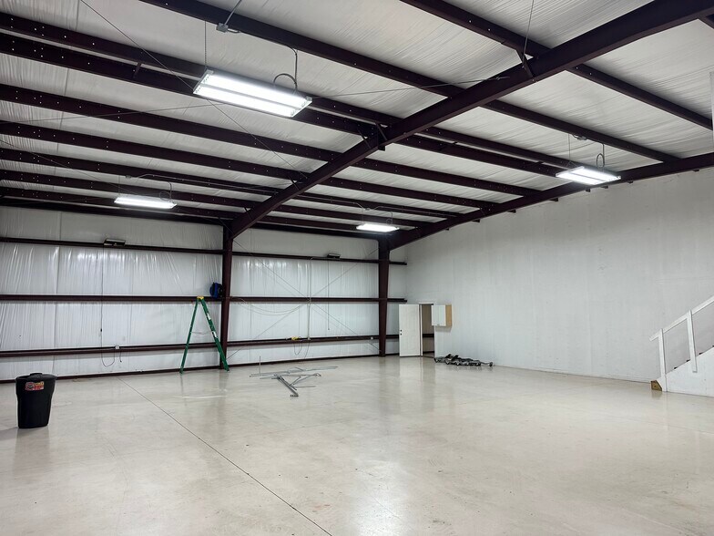 More Photos Of 6679 Treeland Ave, Largo Warehouse For Lease