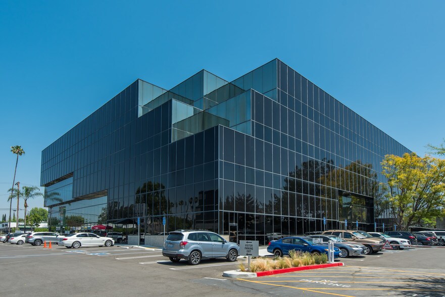 More Photos Of 15350 Sherman Way, Van Nuys Office For Lease