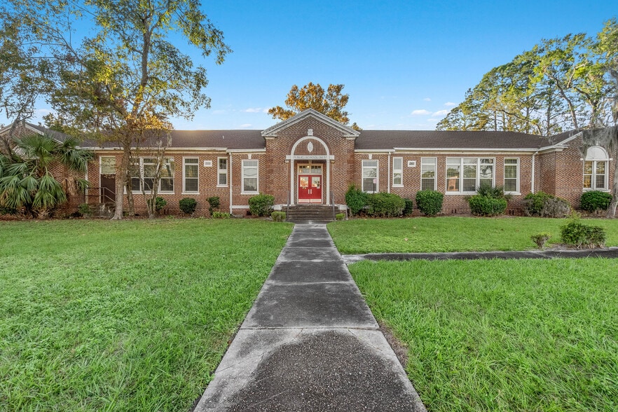 More Photos Of 5710 Wesconnett Blvd, Jacksonville Schools For Sale