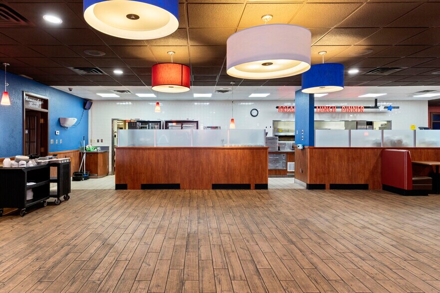 More Photos Of 250 Conicville Rd, Mount Jackson Hotel For Lease