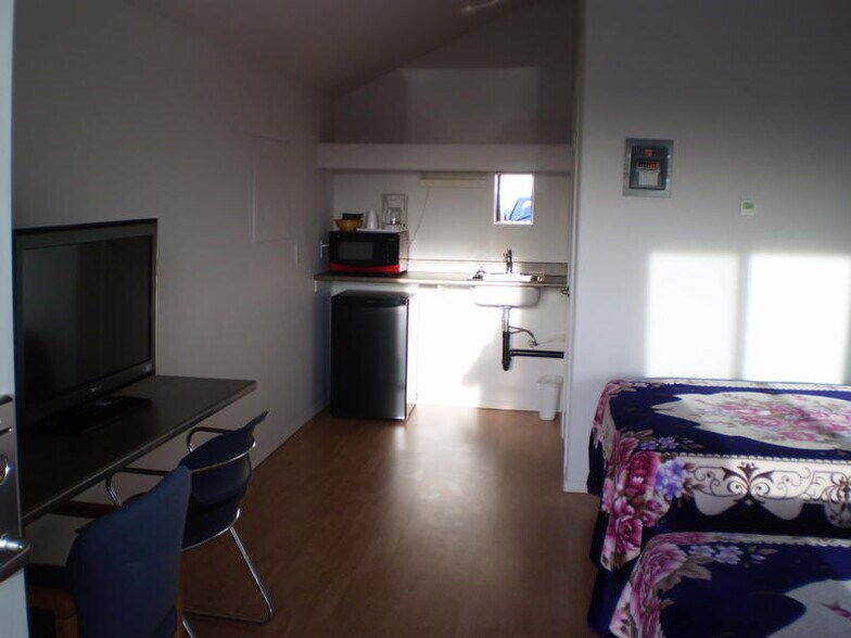 More Photos Of 5125 North Avenue ave, Swan Hills Hotel For Sale