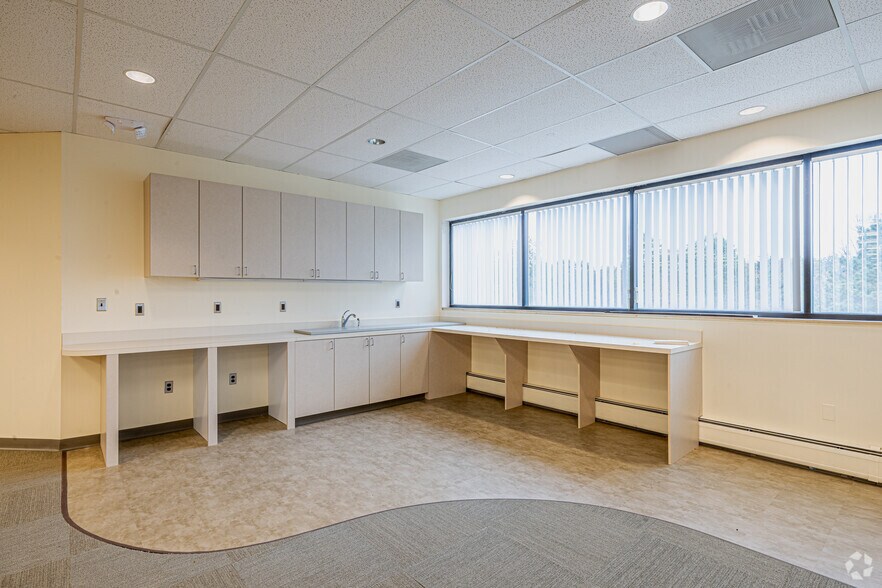 More Photos Of 645 Martinsville Rd, Bernards Township Office For Sale