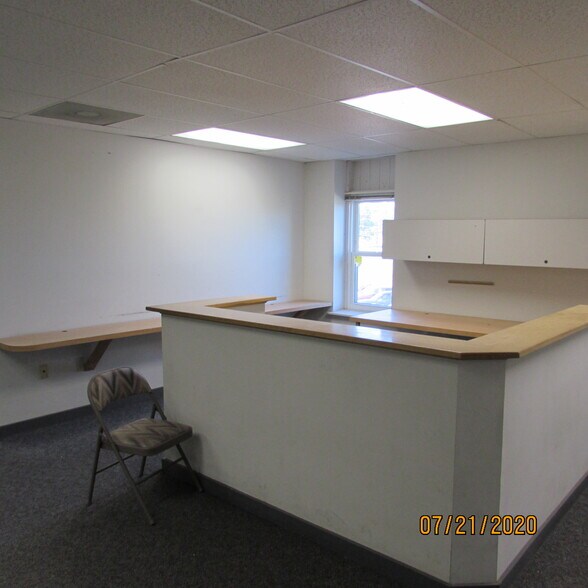 More Photos Of 457 Diller Ave, New Holland Warehouse For Lease