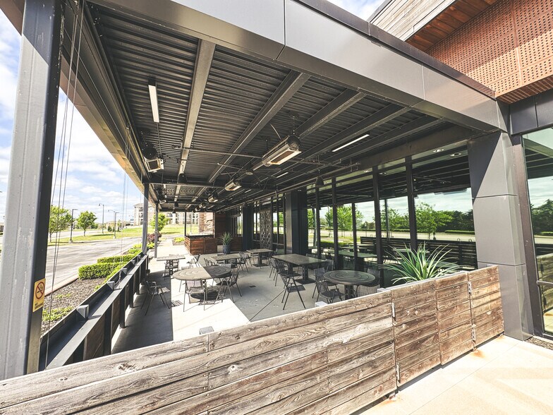 More Photos Of 2121 S Bellview Rd, Rogers Freestanding For Lease