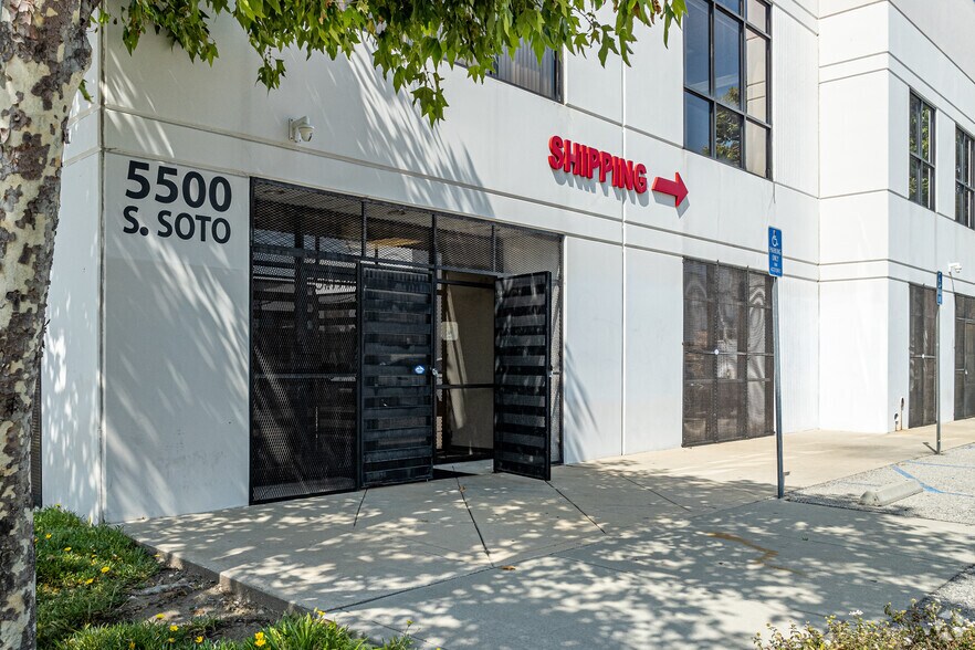 More Photos Of 5500-5510 S Soto St, Vernon Warehouse For Sale
