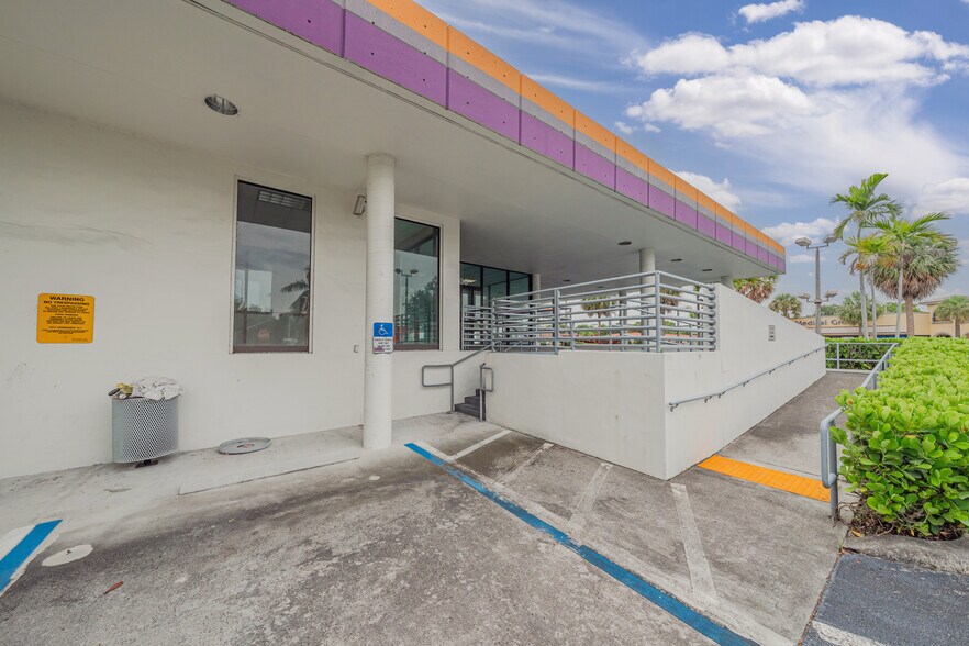 More Photos Of 1300 S Federal Hwy, Fort Lauderdale Auto Dealership For Sale