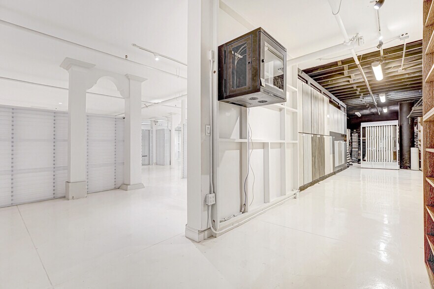 More Photos Of 530 Santa Monica Blvd, Santa Monica Storefront For Lease