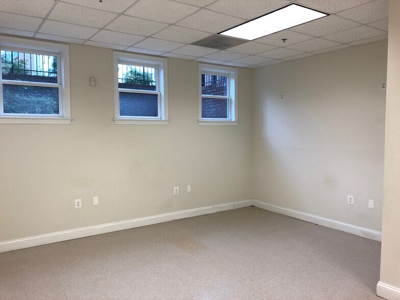 More Photos Of 532 N Washington St, Alexandria Storefront Retail Office For Lease