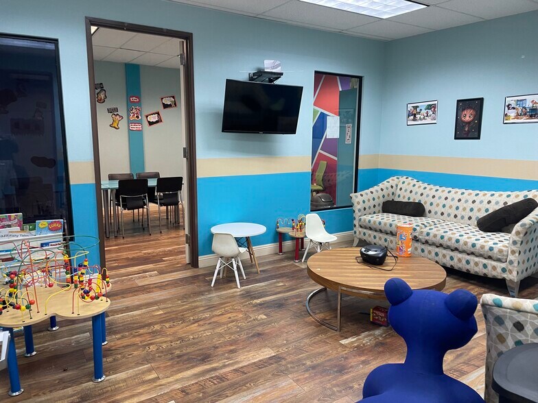 More Photos Of 7226 Sepulveda Blvd, Van Nuys Coworking Space