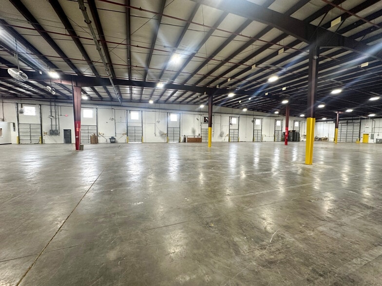 More Photos Of 6924 Orr Rd, Charlotte Distribution For Lease