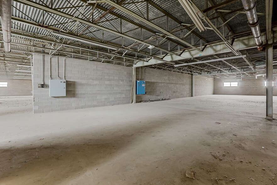 More Photos Of 220 N Saint Vrain St, El Paso Light Distribution For Sale