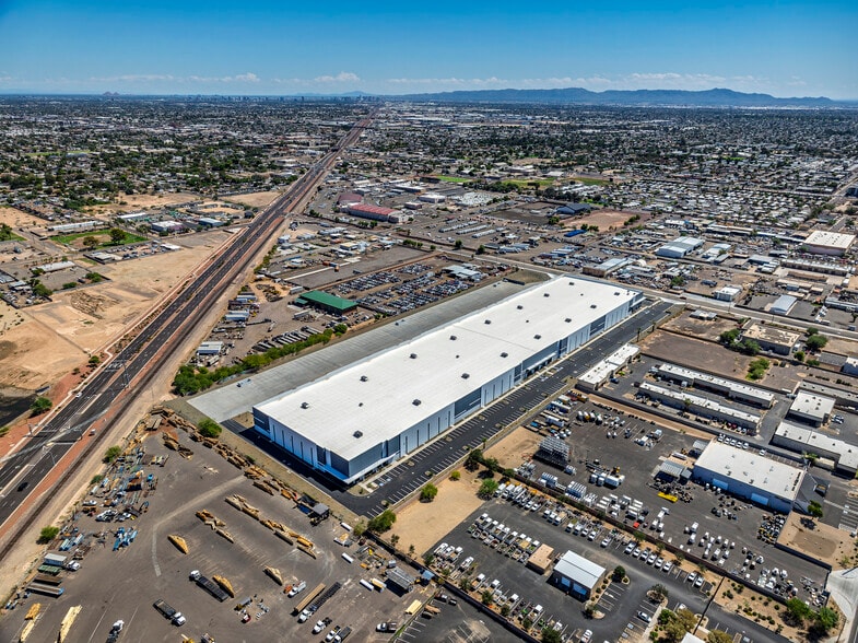 More Photos Of 6550 W Orangewood Ave, Glendale Warehouse For Lease