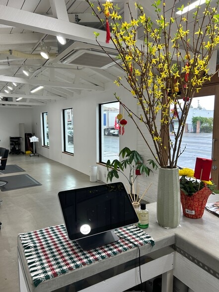 More Photos Of 327 S San Gabriel Blvd, San Gabriel General Retail For Sale