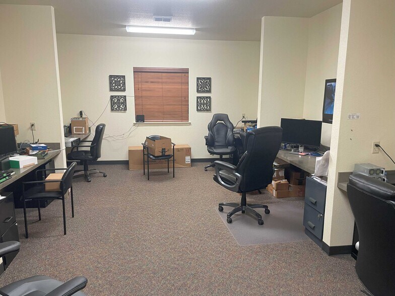 More Photos Of 8501 Jacksboro Hwy, Lakeside Warehouse For Sale