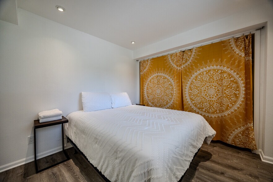 More Photos Of 2399 Twin Rivers Pt, Camdenton Trailer Camper Park For Sale