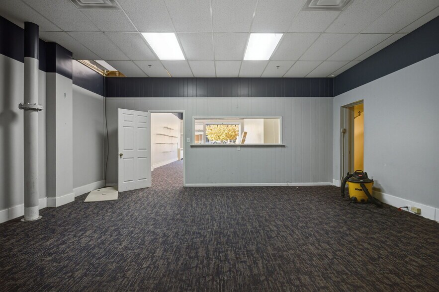More Photos Of 21-27 N Central Ave, Staunton Office For Lease