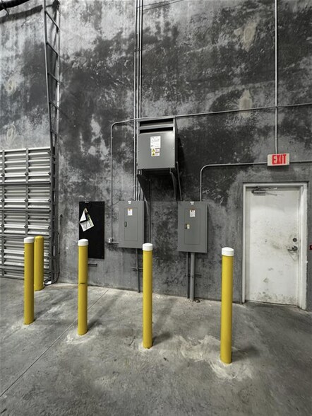 More Photos Of 10900 NW 146th St, Hialeah Gardens Warehouse For Lease