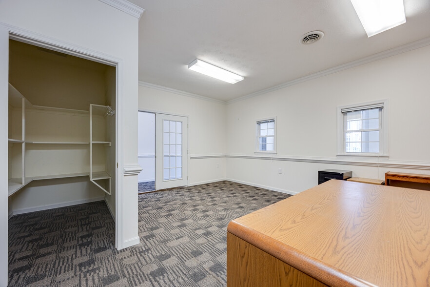 More Photos Of 30 E Main St, Luray Office For Sale