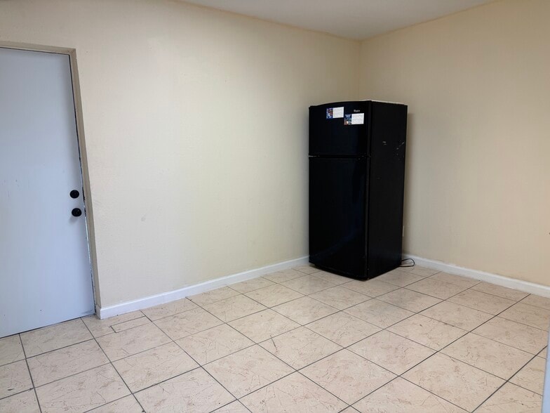 More Photos Of 1605 NW 95th St, Miami Freestanding For Sale