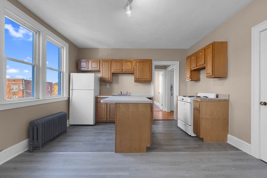 More Photos Of 45 School St, Hartford Apartments For Sale