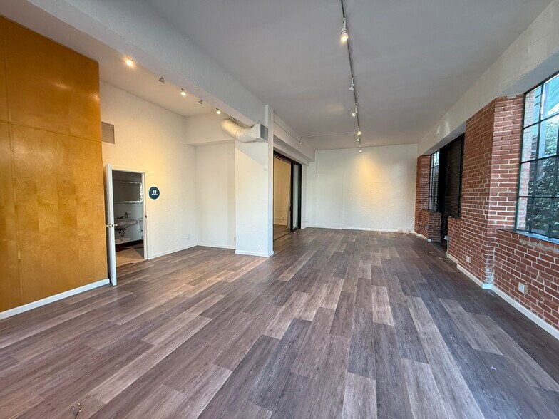 More Photos Of 2823-211 Main St, Santa Monica Loft Creative Space For Lease