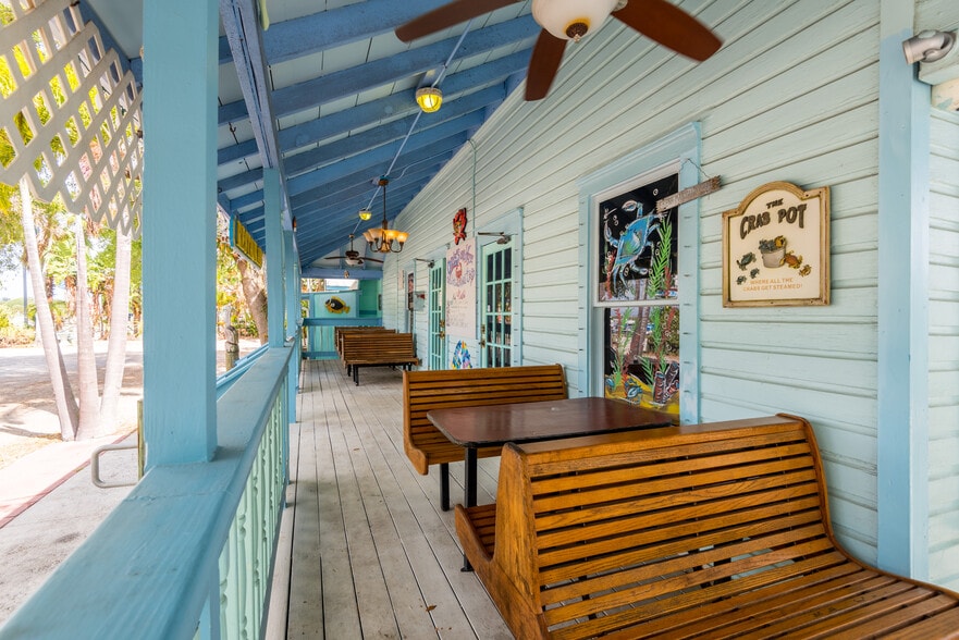 More Photos Of 4391 Dixie Hwy NE, Palm Bay Restaurant For Sale