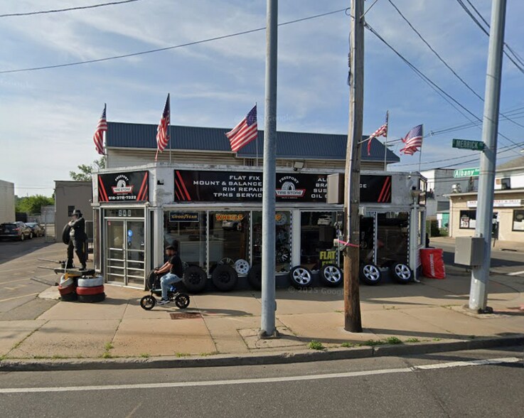 More Photos Of 240 E Merrick Rd, Freeport Storefront Retail Residential For Sale