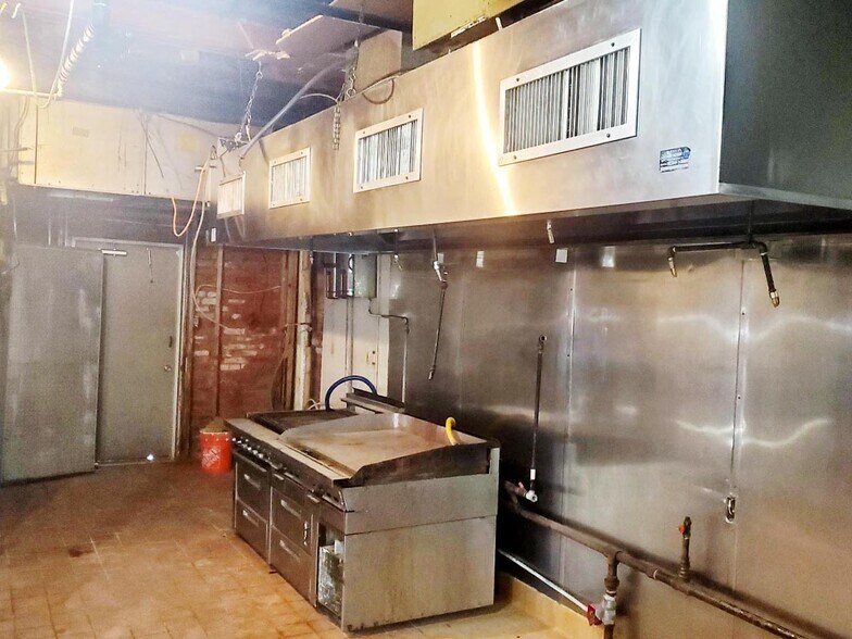 More Photos Of 220 W Philadelphia St, York Restaurant For Sale