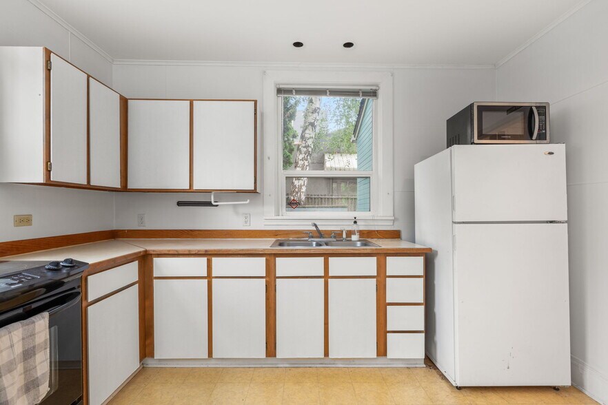 More Photos Of 1516 SE 43rd Ave, Portland Medical For Sale