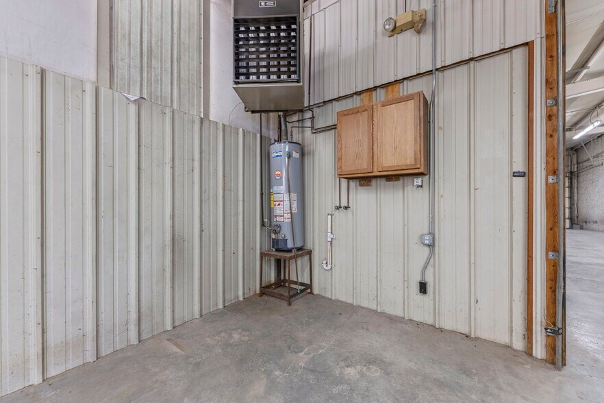 More Photos Of 403 Maple St, Overbrook Industrial For Sale