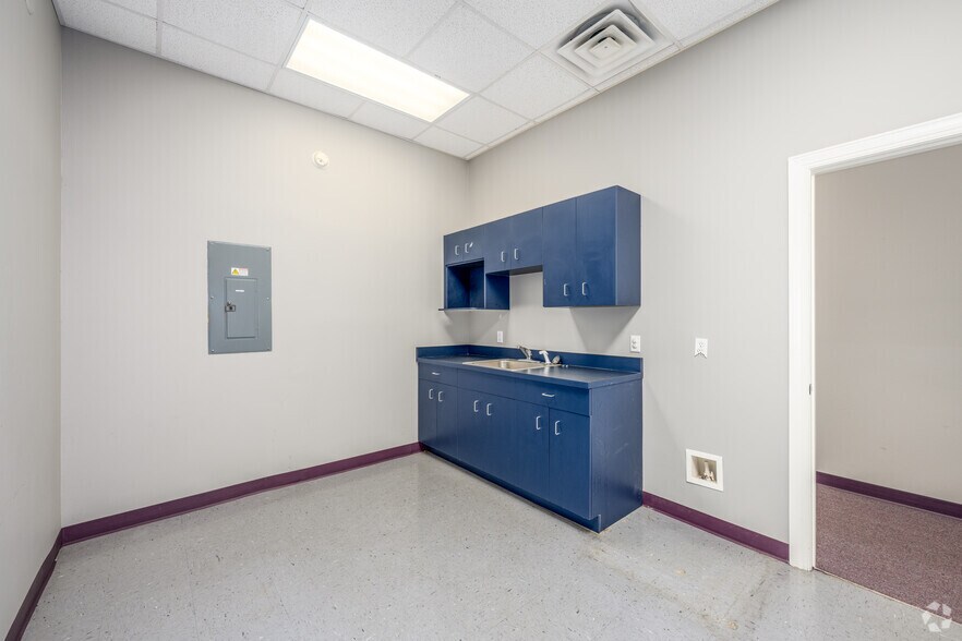 More Photos Of 122 S Segrave St, Daytona Beach Office For Sale