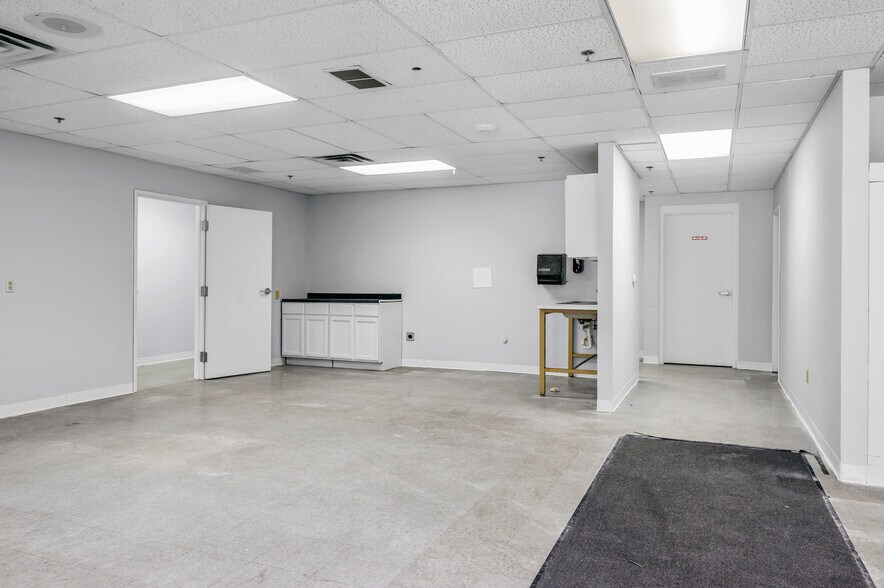 More Photos Of 2291 Traversefield Dr, Traverse City Manufacturing For Lease