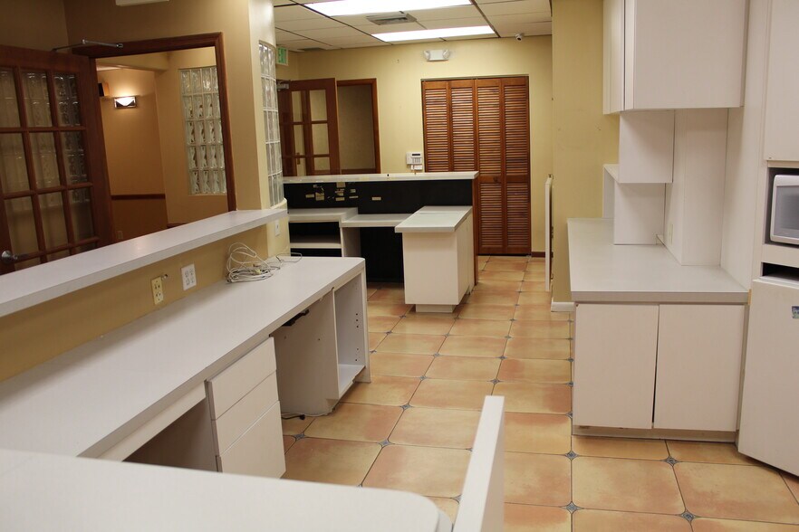 More Photos Of 7800 W Oakland Park Blvd, Sunrise Medical For Lease