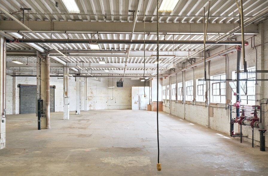 More Photos Of 931 Brentwood Rd NE, Washington Warehouse For Lease
