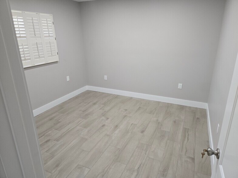 More Photos Of 13551 Walsingham Rd, Largo Office Residential For Sale