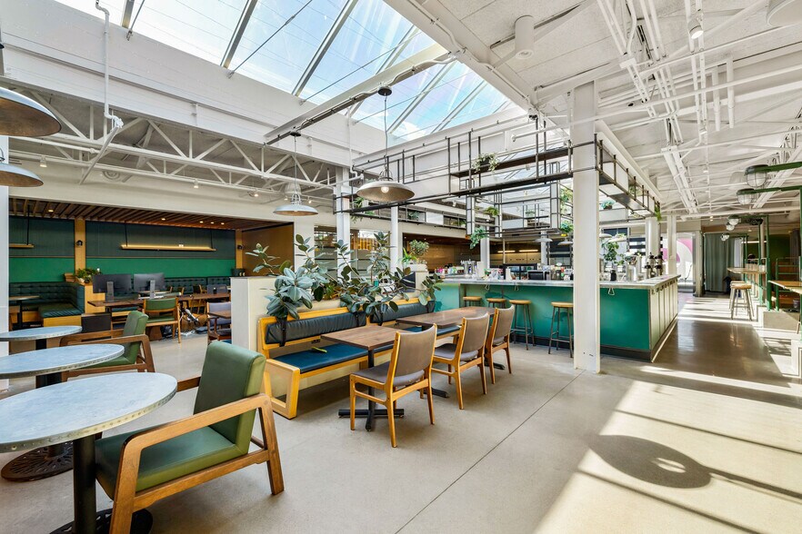 More Photos Of 801 SE 8th St, Bentonville General Retail For Lease