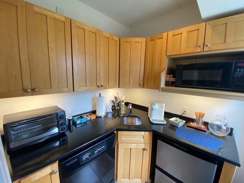 More Photos Of 11718 Bowman Green Dr, Reston Office Residential For Lease