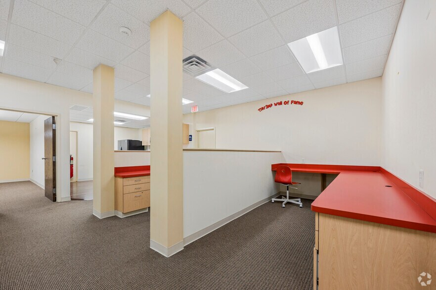 More Photos Of 3690 N Peachtree Rd, Atlanta Loft Creative Space For Lease