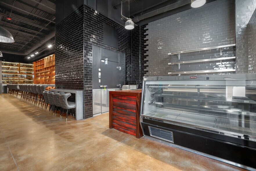 More Photos Of 819 N California Ave, Chicago Bar For Sale