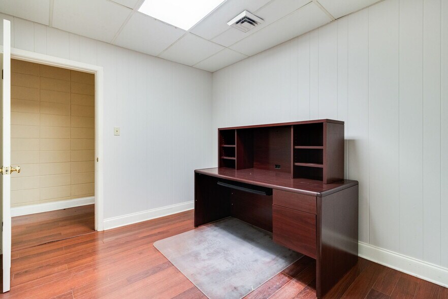 More Photos Of 223 S Main St, Opelousas Office For Sale