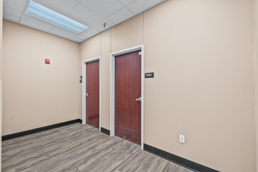 More Photos Of 7202 Slide Rd, Lubbock Medical For Lease