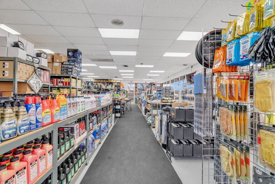 More Photos Of 1475 S Newburgh Rd, Westland Light Distribution For Sale