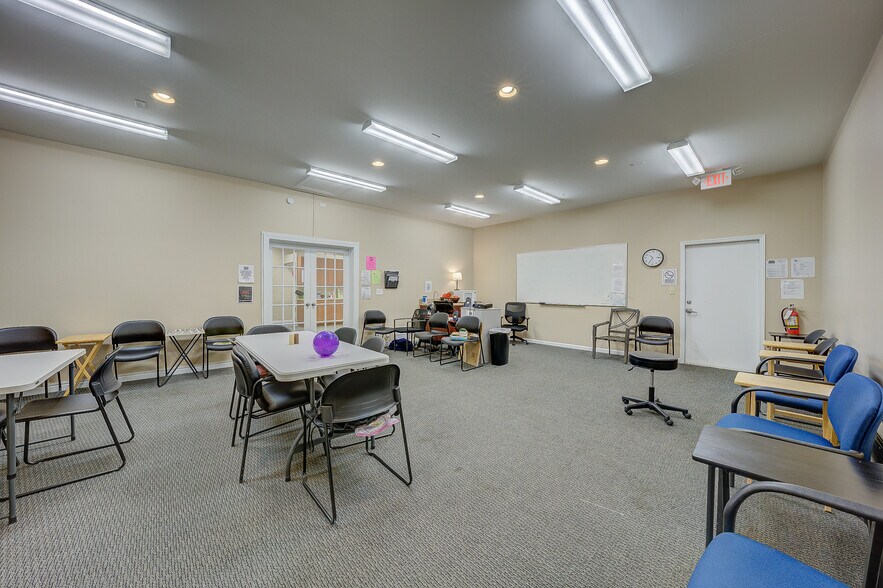 More Photos Of 5335 Peters Creek Rd, Roanoke Office For Sale
