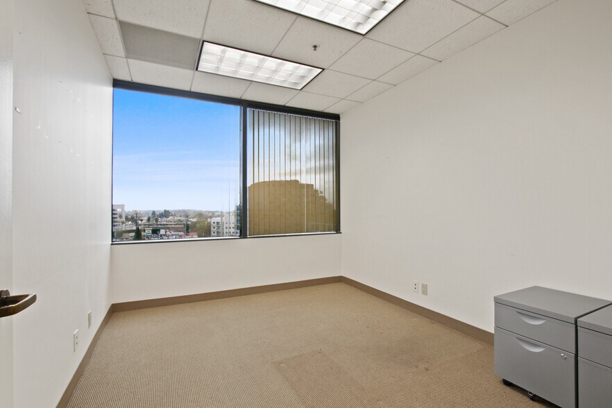 More Photos Of 1990 S Bundy Dr, Los Angeles Office For Lease