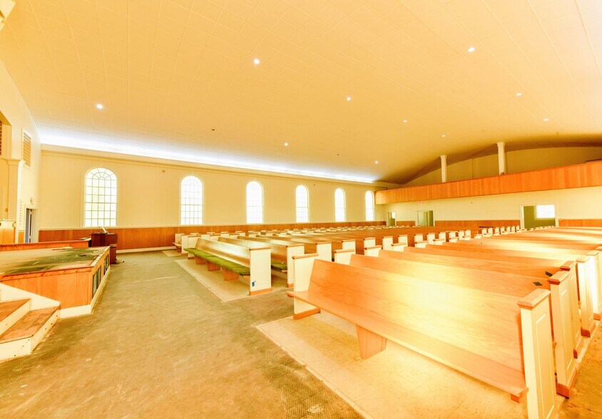 More Photos Of 3901 Raeford Rd, Fayetteville Religious Facility For Lease